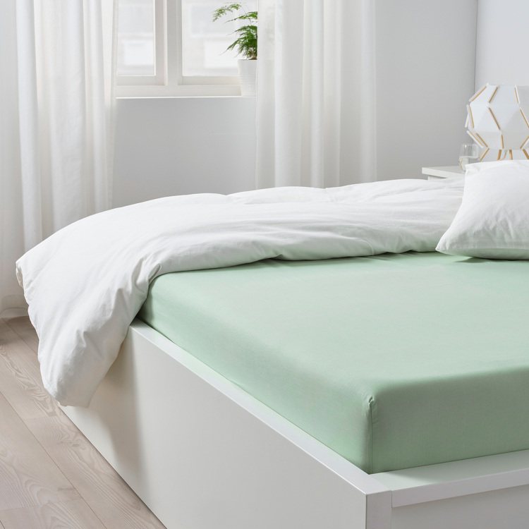 IKEA DVALA雙人床包（淺綠色）原價299元，指定折扣價209元。圖／IKEA提供