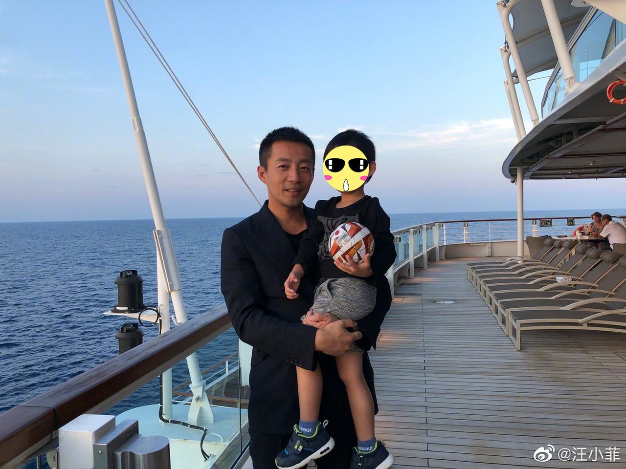 汪小菲曬照祝爸爸跟自己父親節快樂。圖／擷自微博