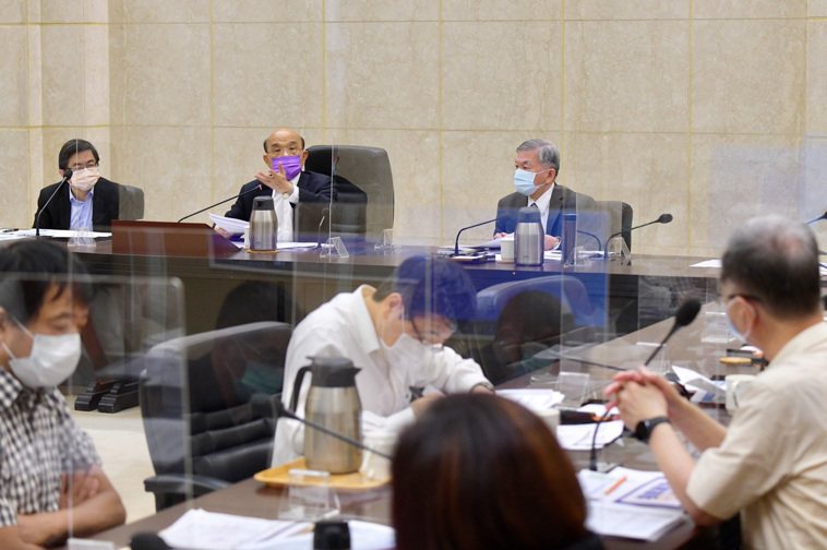 行政院長蘇貞昌今上午召開行政院擴大防疫會議。圖／行政院提供