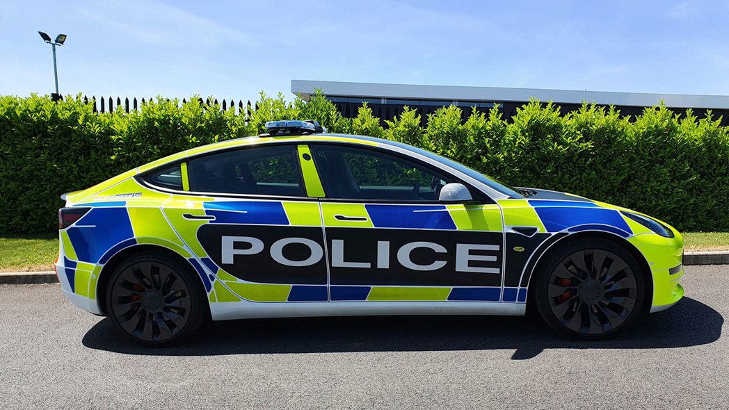 英國警隊也在日前迎來Model 3成為警察車隊成員，並將持續觀察電動車是否能負擔...