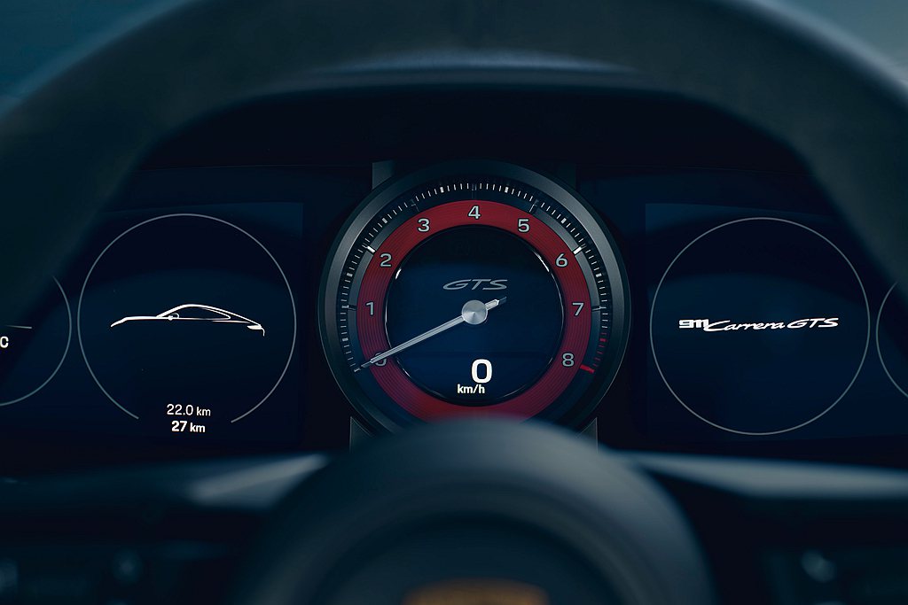 保時捷911 GTS的安全帶、座椅頭枕施以GTS字樣、轉速錶以及跑車計時套件的碼...