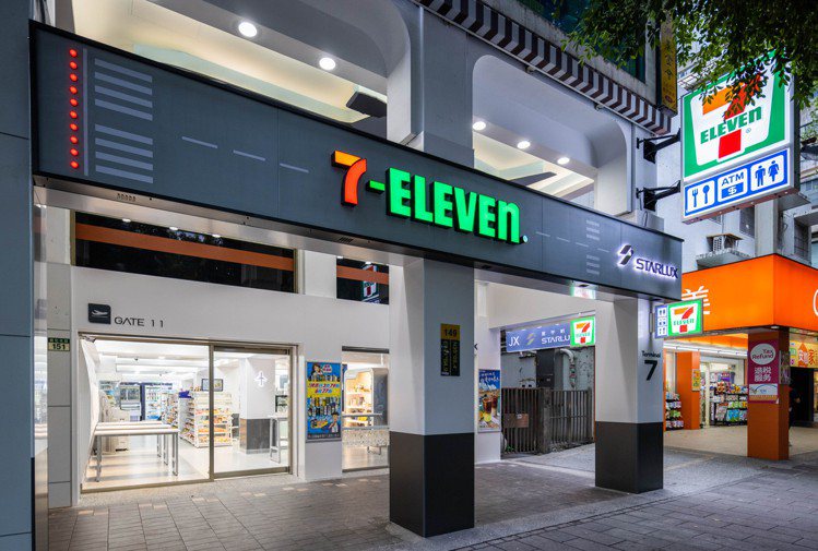 「7-ELEVEN X 星宇航空主題店」以機場航廈做為視覺設計，將星宇航空完美複製到超商門市。圖／7-ELEVEN提供