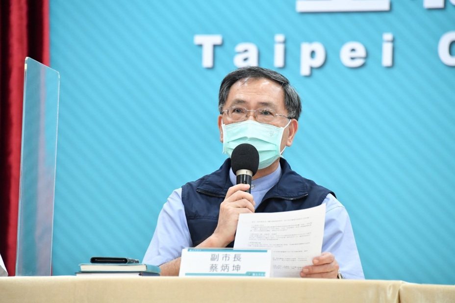 台北市副市長蔡炳坤表示，假設有兩種疫苗同時上的話，系統一定會標示清楚。圖／北市府提供