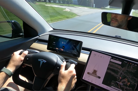影／Tesla Model 3與Model Y也能改Yoke平把方向盤了！