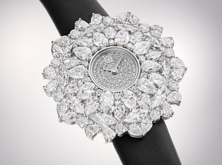 海瑞溫斯頓，萬花筒Kaleidoscope頂級珠寶時計，石英機芯，表殼105顆圓形明亮式切工鑽石、40顆水滴型切工鑽石與10顆馬眼型切工鑽石，635萬元。圖 / 海瑞溫斯頓提供。