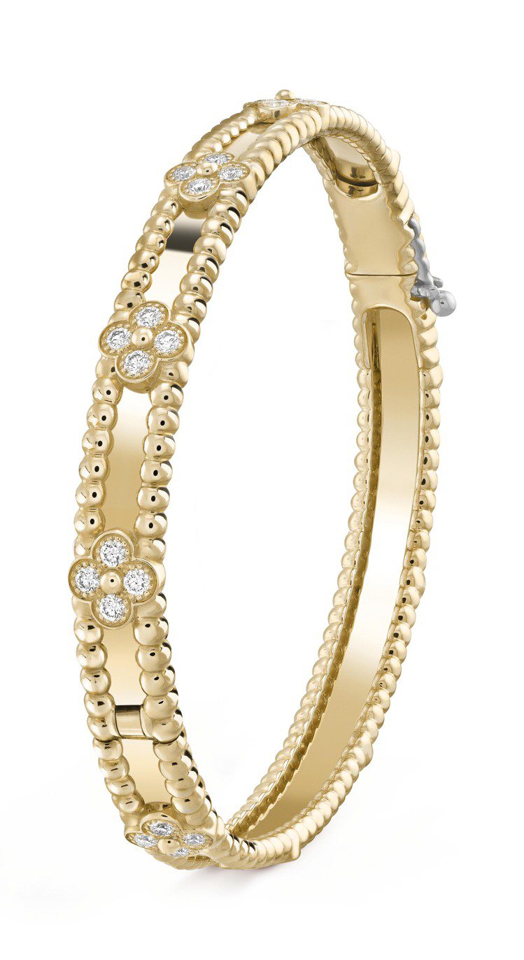 Perlée sweet clovers手鐲，黃K金鑲嵌鑽石，約45萬8,000元。圖／梵克雅寶提供