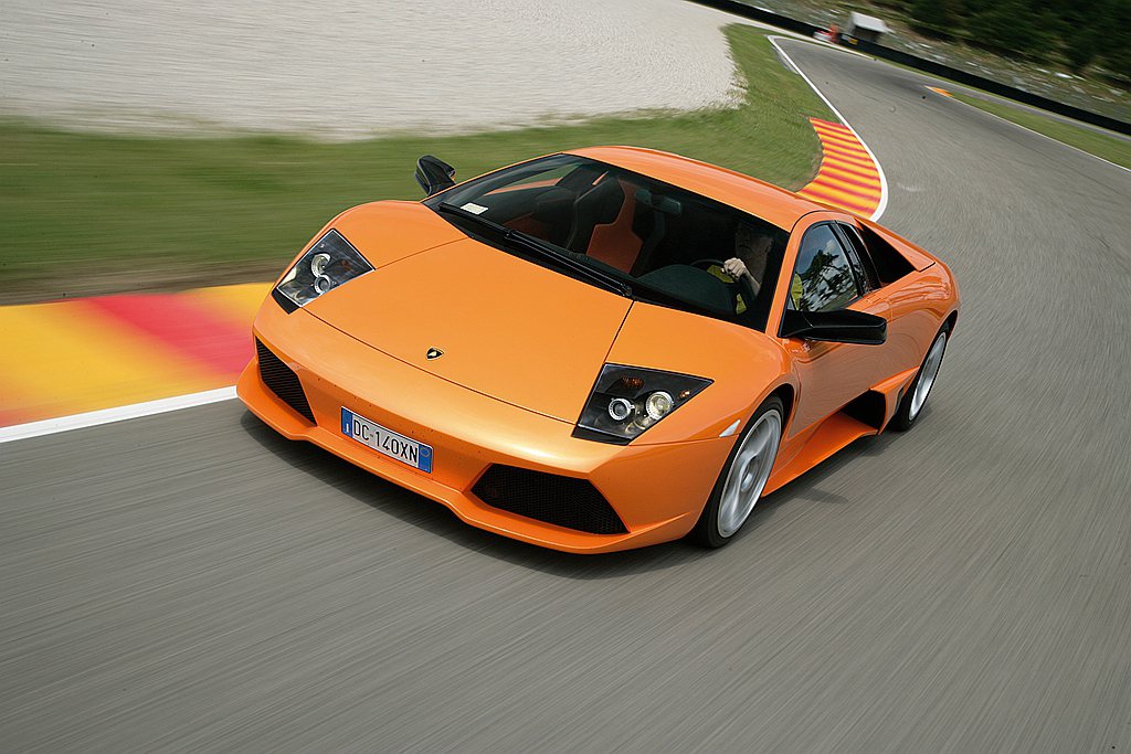 2001年初次亮相的Lamborghini Murcielago，配載6.2升V...