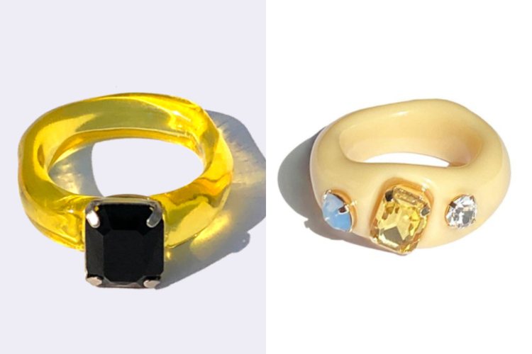 BTS的V在線上演唱會配戴左邊的yOungly yOungley塑膠戒指；Jin配戴的是右邊的淺黃色款。圖／擷自instagram