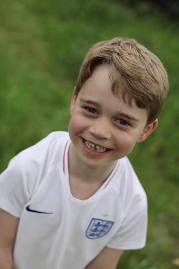 喬治在2019年曾穿著英格蘭足球國家代表隊隊服拍照。圖／摘自IG