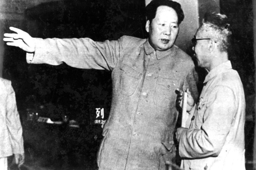 毛澤東前往湖南貧困鄉間考察，他當時得出了一條結論：「誰贏得了農民，誰就贏得了中國。」 圖／中新社