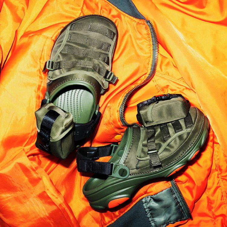Crocs x BEAMS聯名Classic All-Terrain Military Clog鞋2,860元。圖／Crocs提供
