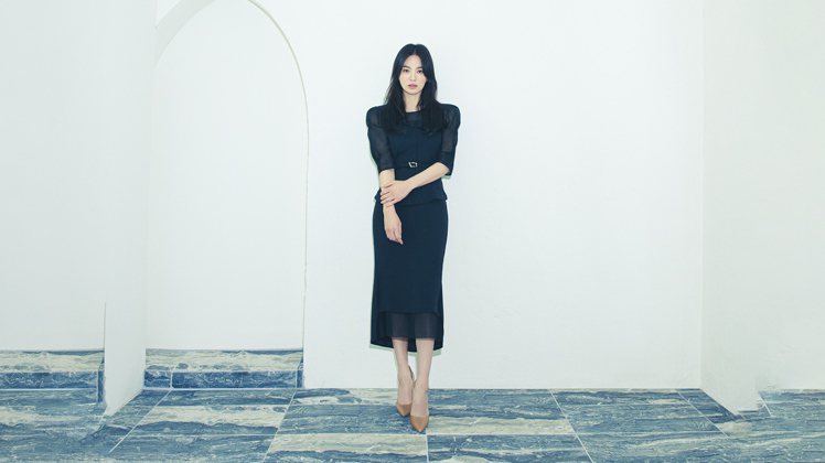 宋慧喬為韓國女裝品牌MICHAA拍攝2021早秋系列形象照。圖／取自MICHAA官網