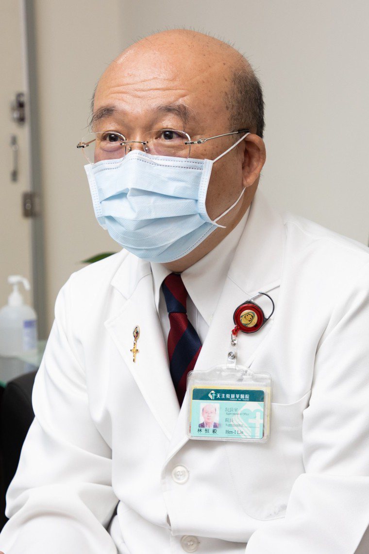 耕莘醫院院長林恒毅為胸腔內科專家，曾參與SARS疫情，也是少數真正站過第一線的院...
