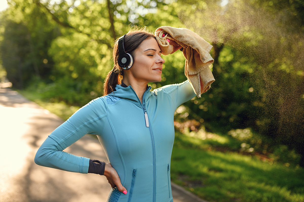 愛丁堡大學研究發現，當人們在精神疲勞的時候，透過「跑步 + 聽音樂」的組合，竟然可以讓精神疲勞的狀況緩解，甚至回到工作前的狀態。<br />圖／ingimage