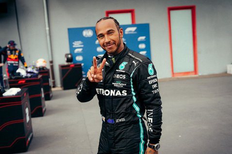 當代車王Lewis <u>Hamilton</u>與Mercedes-AMG F1車隊續約到2023年
