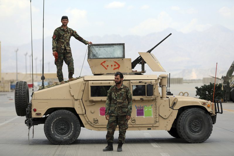 美军自阿富汗巴格兰空军基地撤离后，阿富汗军方接管巴格兰基地的控制权。美联社(photo:UDN)