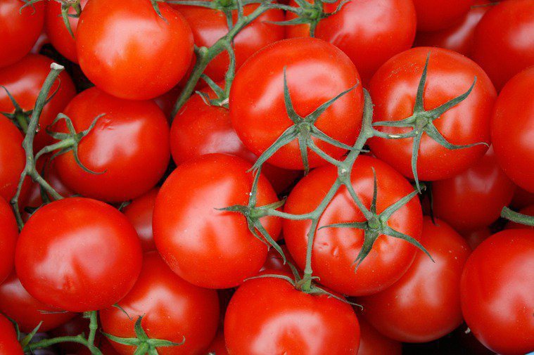 茄紅素是一種強效抗氧化劑，具有降膽固醇、抗癌、抗粥狀動脈硬化、降低各種慢性疾病風險等作用，雖以番茄為名，但並非只有番茄才有。