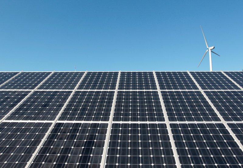 太陽能業者正專注於以新技術提升面板的發電效能。（路透）