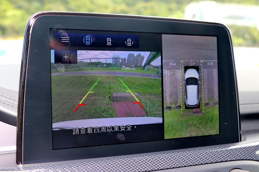 Ford原廠開發360°環景影像行車輔助系統。 記者陳威任／攝影
