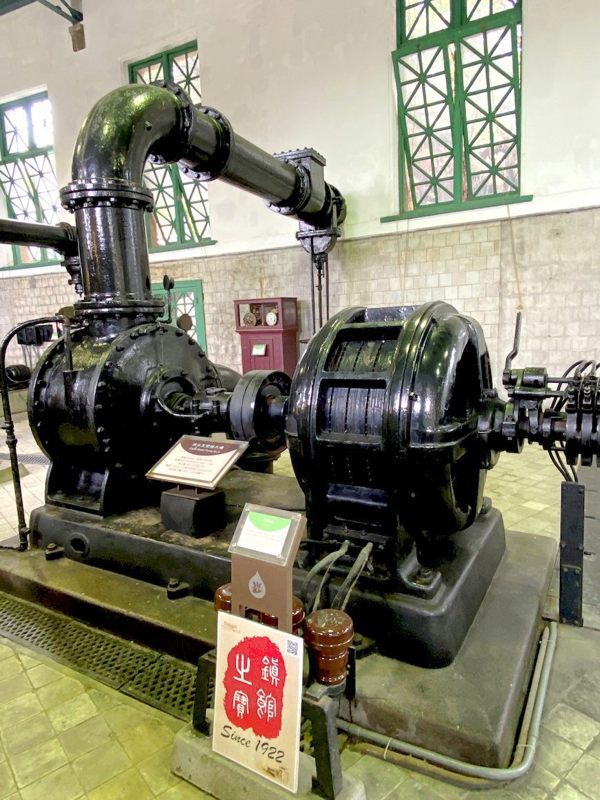 由日本荏原公司製造的抽水機，全世界只剩一台，是鎮館之寶，今年99歲。 圖／泰國劉...