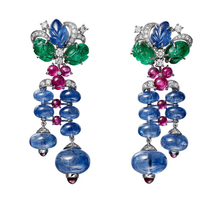 卡地亞頂級珠寶系列Tutti Frutti耳環，鉑金鑲嵌藍寶石圓珠、雕花祖母綠及...