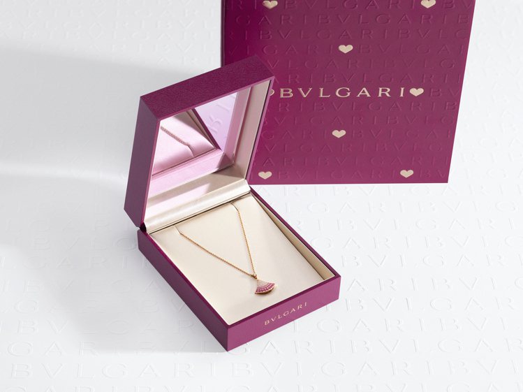 BVLGARI Divas’ Dream系列鑽石與粉紅剛玉項鍊，約14萬3,600元。圖／寶格麗提供