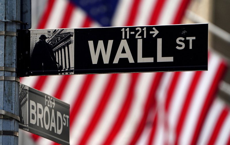 华尔街股市8日早盘重挫，道琼指数盘初大跌约400点。路透(photo:UDN)
