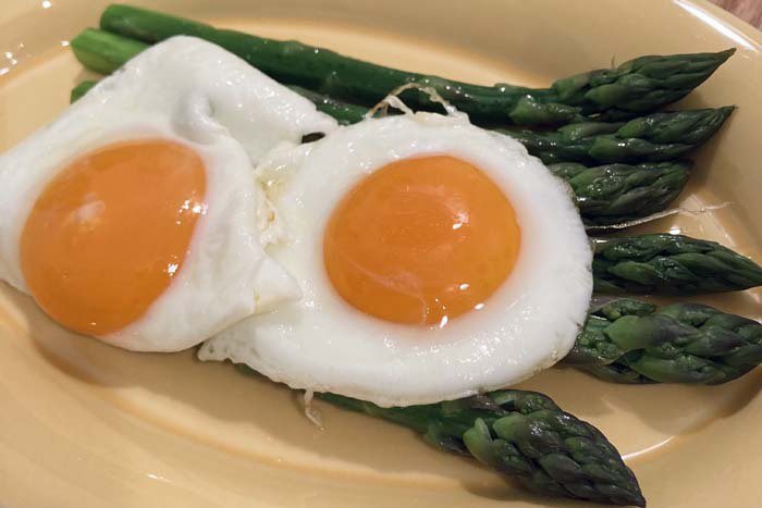想煎出像餐廳般漂亮的煎蛋，只需要注意2個重點即可。圖擷取自TRILL