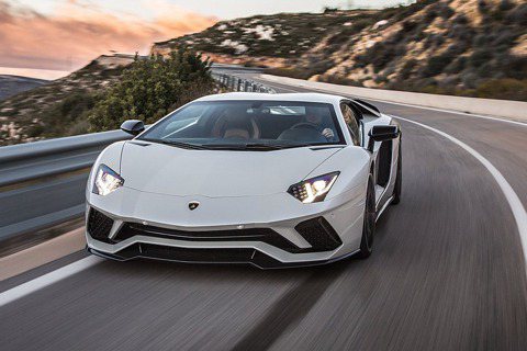 動力、操控科技回顧史！Lamborghini Aventador問世10年