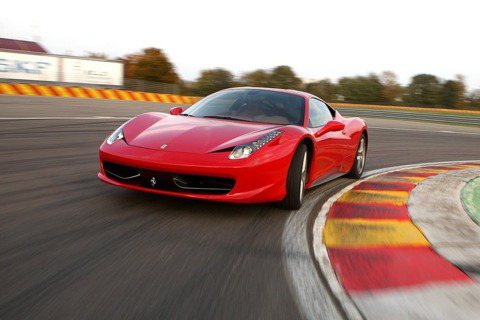 Musk和Ferrari主席皆同意：開Ferrari若用自動駕駛很悲哀！