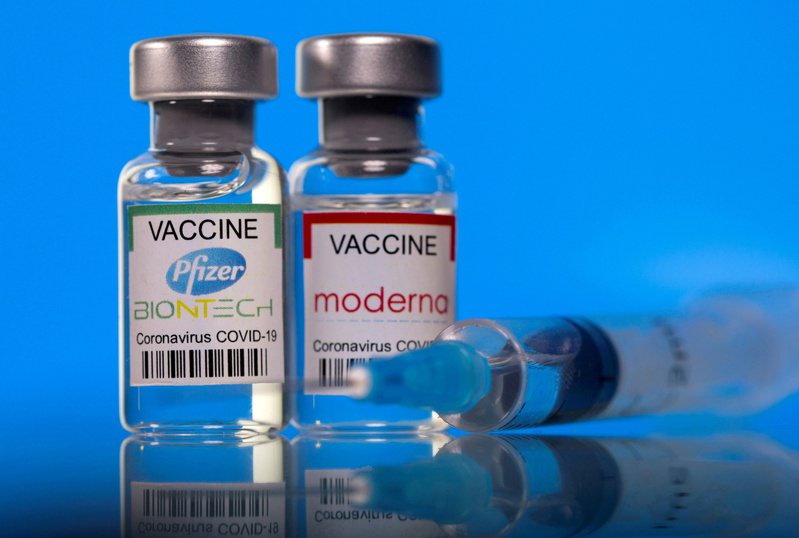 日本厚劳省研究接种莫德纳疫苗后，注射部位红肿的「莫德纳手臂」反应。（路透）(photo:UDN)