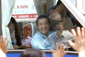 2007年7月11日，國民黨總統參選人馬英九上午由中央黨部出發，展開「台灣向前行-長住計畫」。圖／聯合報系資料照片