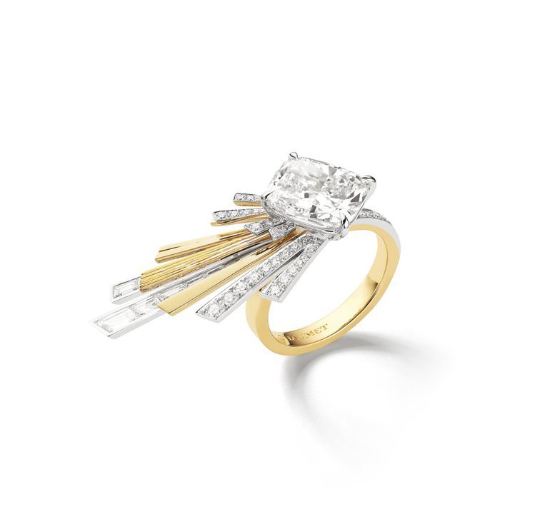 黛安克魯格配戴的CHAUMET高級珠寶Nuages d'Or戒指，18K白金和18K黃金鑲嵌1顆重約5.01克拉DIF級枕形切割鑽石，以及明亮式切割鑽石。圖／CHAUMET提供