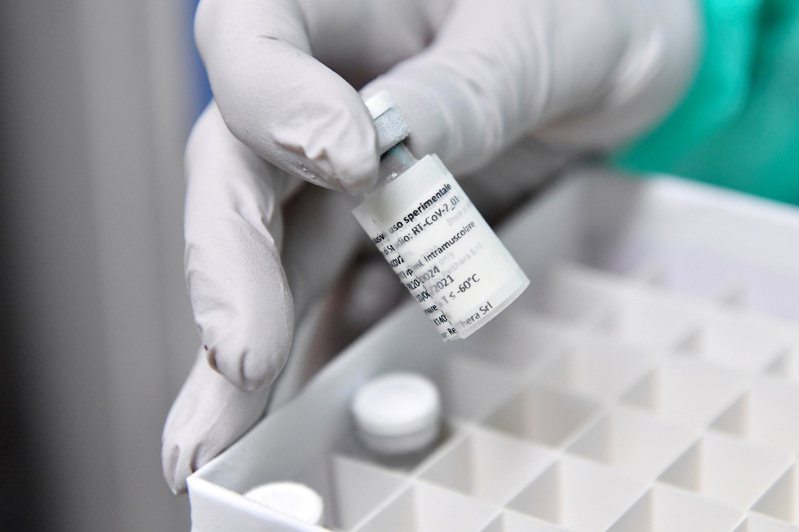 义大利生技公司ReiThera今天表示，候选疫苗在第二阶段临床试验产生很强的免疫反应，而且没有重大副作用。 路透社(photo:UDN)