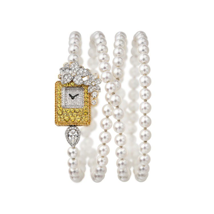 可轉換為長項鍊或是多層次手鍊的Grasse Jasmine可轉換式珠寶腕表，18K白金及黃金鑲嵌1克拉EF-VVS+梨形切割主鑽、黃色剛玉、鑽石及養珠，631萬4,000元。圖／香奈兒提供