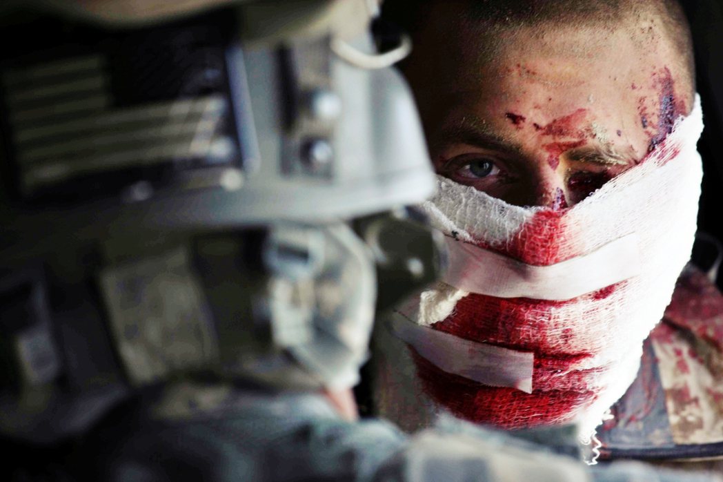 美國海軍陸戰隊的中士亨雷（Shane Hanley），2010年在阿富汗南方的赫...