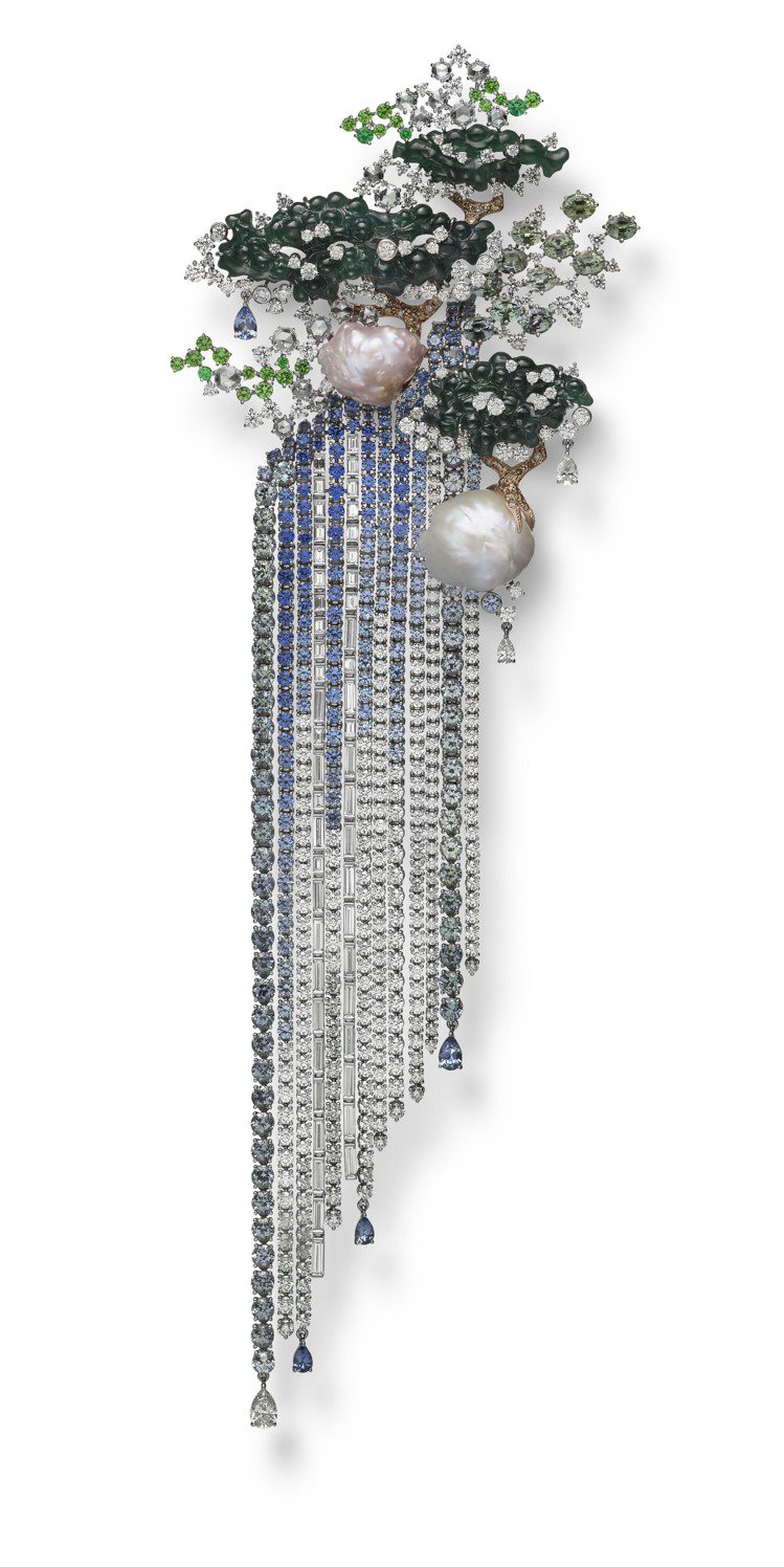 MIKIMOTO頂級珠寶系列浮世繪瀑布造型胸針，18K白金、18K粉紅玫瑰金、天然淡水珍珠、翡翠、黝簾、祖母綠、藍寶石、鑽石，價格未定。圖 / MIKIMOTO提供。