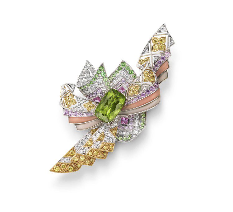 MIKIMOTO頂級珠寶系列十二單衣造型胸針，18K白金、18K黃金、橄欖石、藍寶石、石榴石、鑽石、珊瑚，價格未定。圖 / MIKIMOTO提供。