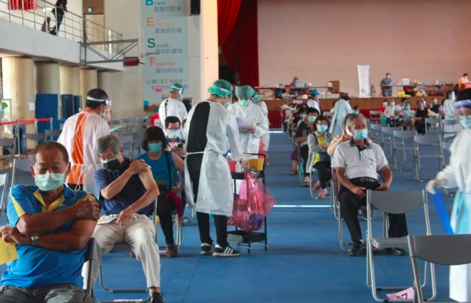 為防堵疫情，台灣力拼疫苗覆蓋率。本報資料照片