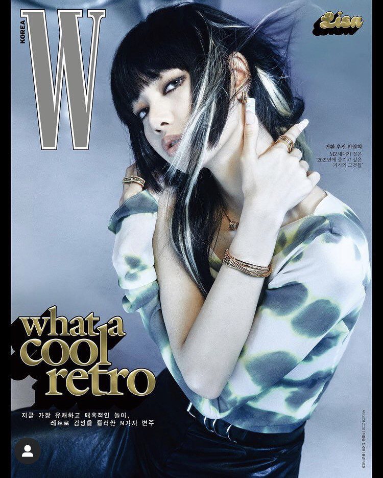 Lisa配戴寶格麗珠寶登上韓國時尚雜誌封面。圖／取自IG @wkorea