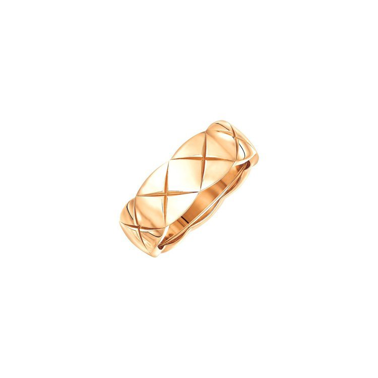 CHANEL Coco Crush 18K BEIGE米色金戒指小型款，82,000元。圖／香奈兒提供