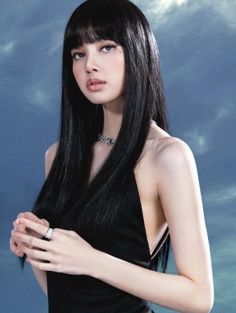 寶格麗品牌代言人LISA配戴寶格麗B.zero1 Rock Chain系列珠寶拍...