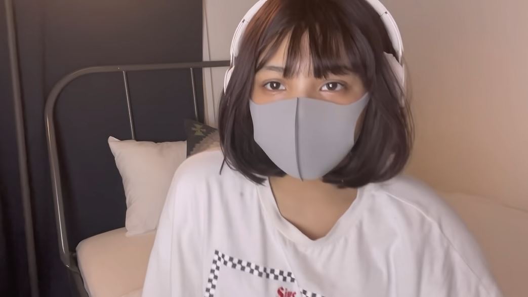 一名日本Youtuber日前上傳一支影片公開「真面目」，讓許多粉絲瞬間傻眼。圖翻攝自Youtube「momohaha」