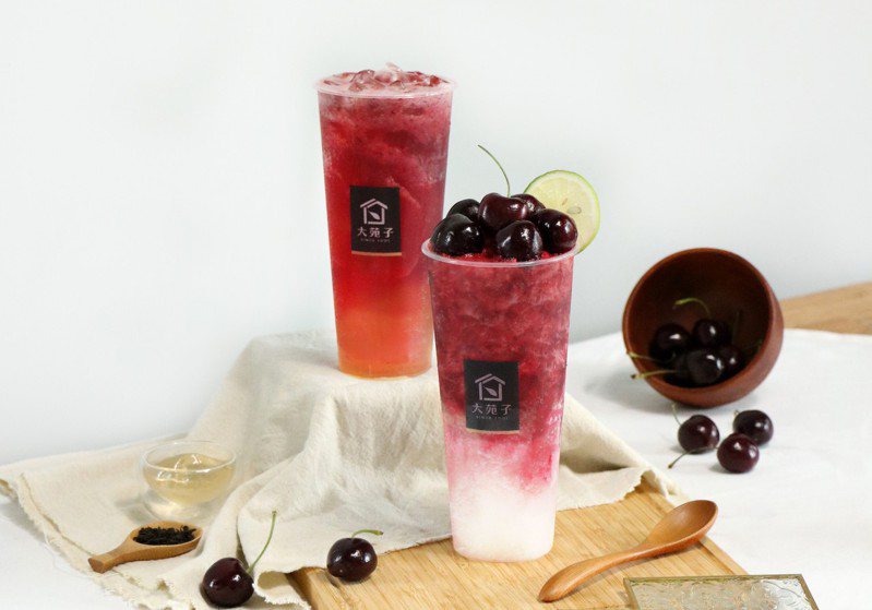 網美系飲品「櫻桃朵朵」、「櫻桃翡翡」7月19日將華麗上市。圖／大苑子提供