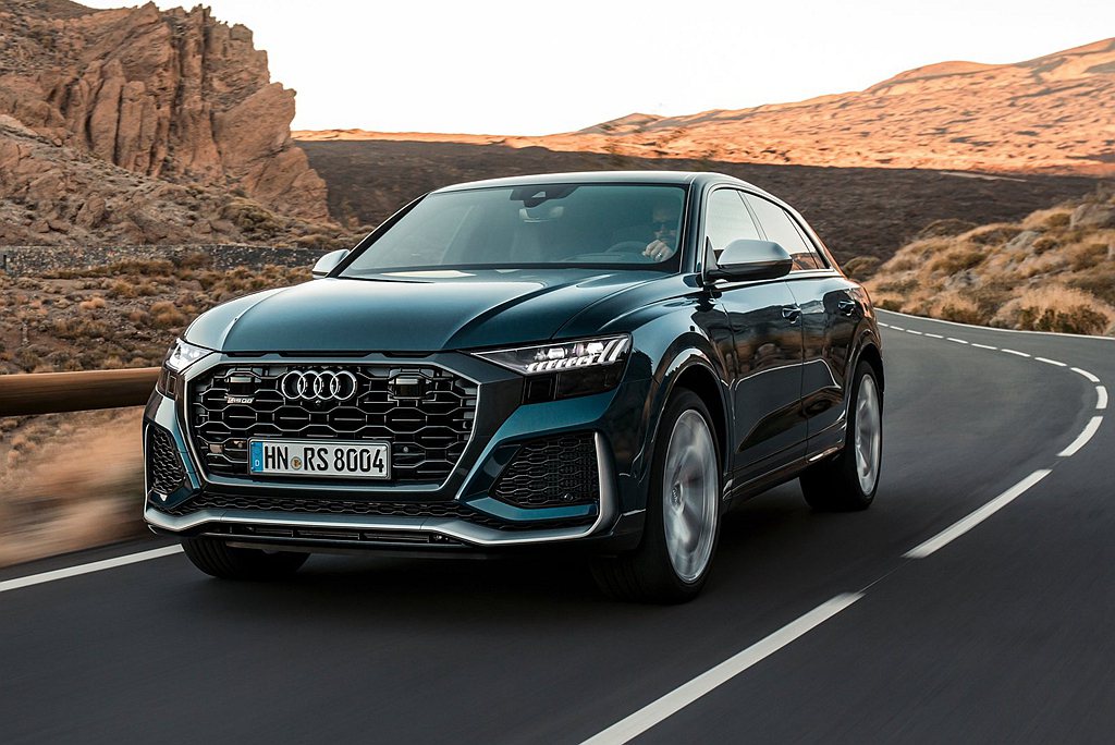 Audi設計工程團隊透過虛擬模擬與實際道路測試，針對不同駕駛條件、平衡性與抓地力...