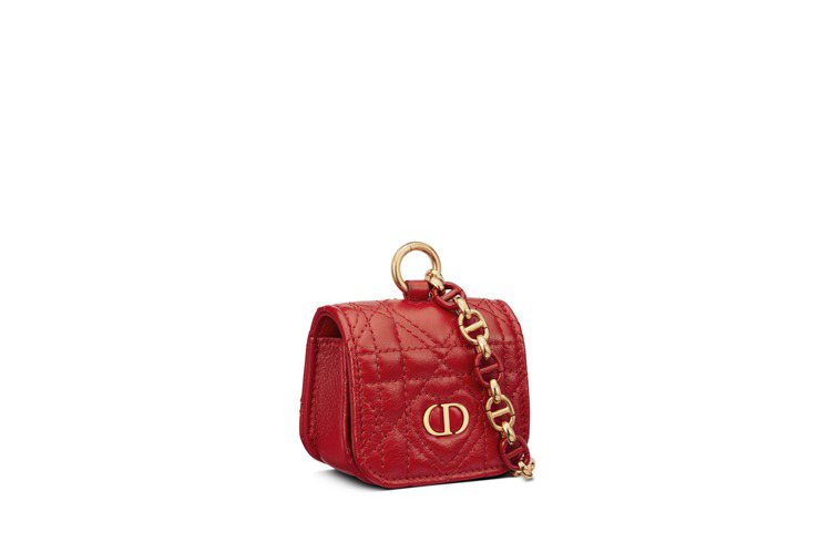 Dior Caro紅色愛心籐格紋小牛皮AirPods Pro保護套，35,000元。圖／DIOR提供