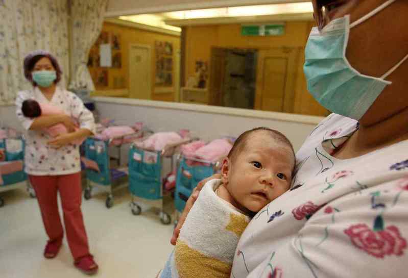日经新闻报导，台湾出生率下滑，总生育率低迷，可能危及台湾的人口红利和经济安全。 路透(photo:UDN)