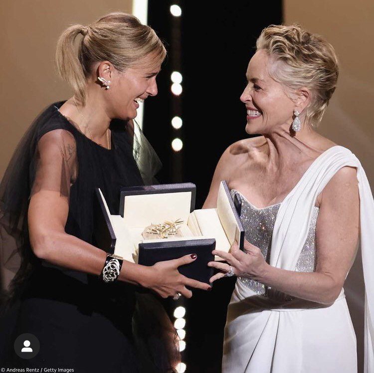 莎朗史東頒獎給法國女導演茱莉亞迪克諾，並表示這是她人生最棒的一刻。圖／取自IG @festivaldecannes