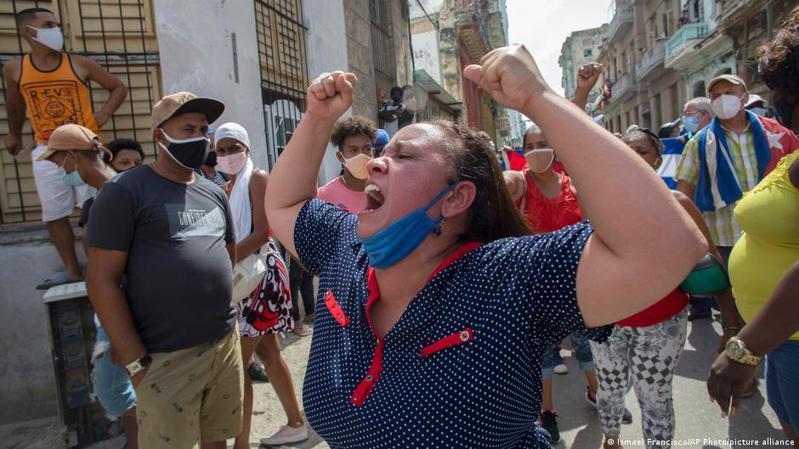 作为对古巴发生反政府抗议浪潮的反应，美国政府宣布制裁这个加勒比国家的政府高层人士和部门。图／德国之声中文网(photo:UDN)