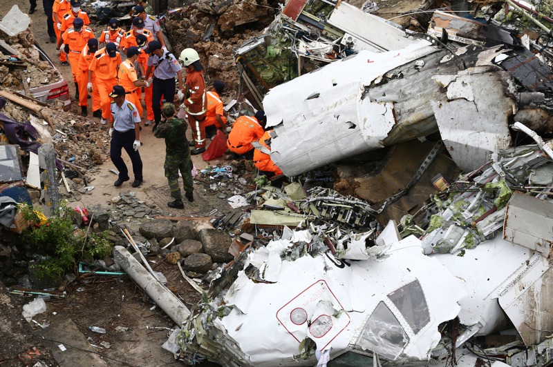 2014年7月23日，復興航空編號GE-222的班機7月23日在澎湖縣湖西鄉西溪村發生迫降意外，造成48人罹難。圖／聯合報系資料照片